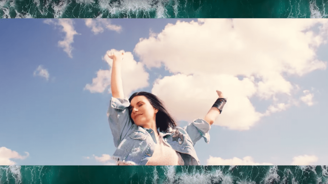 Laura Pausini nel video di E.STA.A.TE