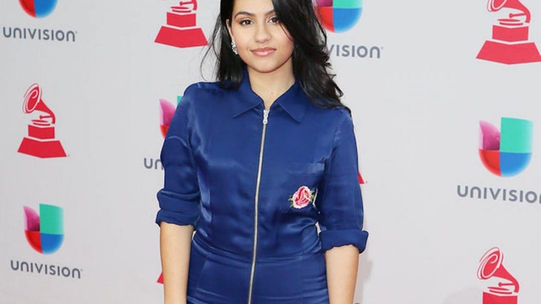 Alessia Cara ha cantato Out Of Love al Tonight Show