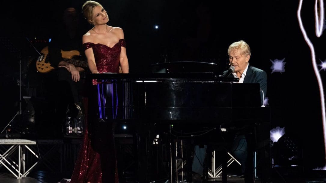 Ron durante la puntata di Lucio! dedicata al grande Lucio Dalla, insieme a Michelle Hunziker