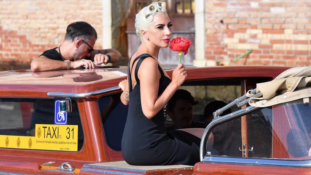 Lady Gaga è stata ospite di Ellen DeGeneres e ha parlato di A Star is Born. Ma non solo