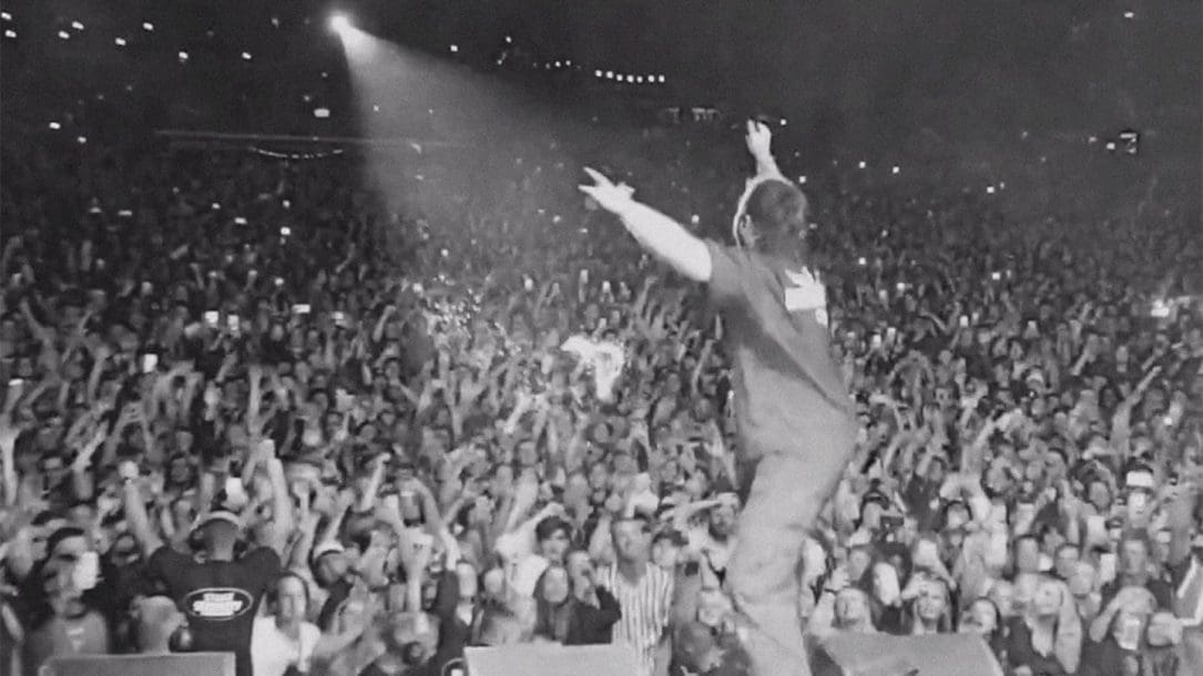 Un'immagine backstage del nuovo video di Better Now di Post Malone