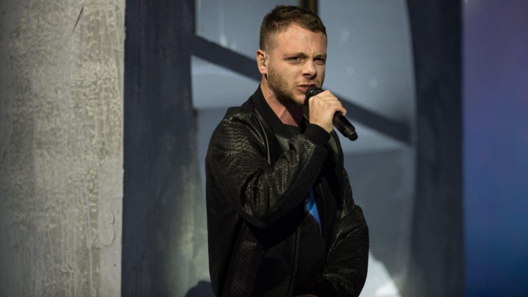 Anastasio ha emozionato il pubblico dell'X Factor Arena con il suo inedito. Ecco il resoconto della puntata dove i talenti hanno presentato gli inediti