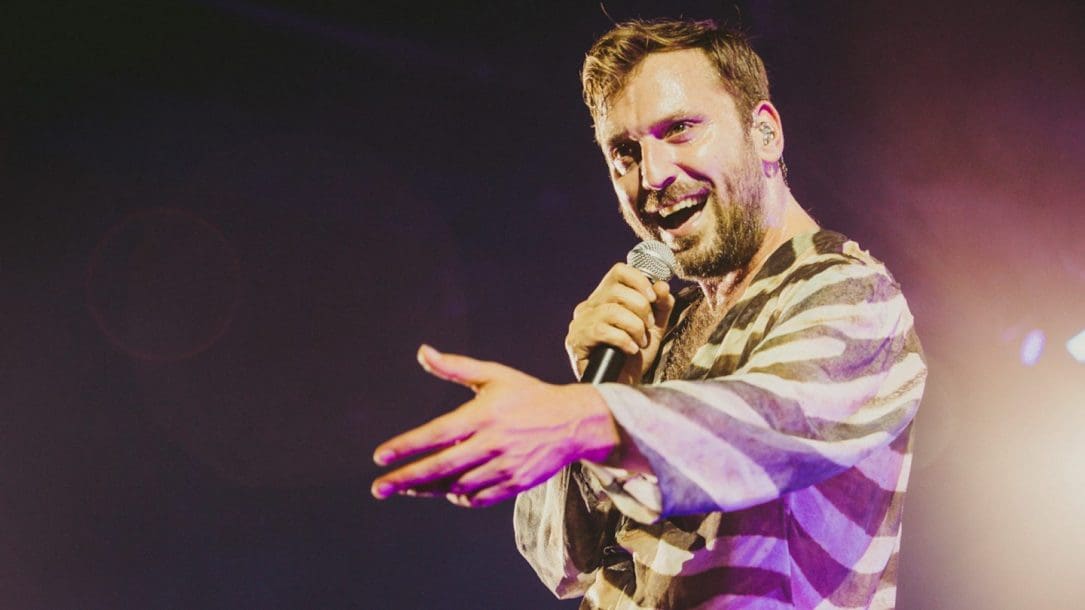 Cesare Cremonini ha cantato ieri sera nella prima delle sue date al Forum di Assago (Milano). Emozioni per il Cremonini Live 2018