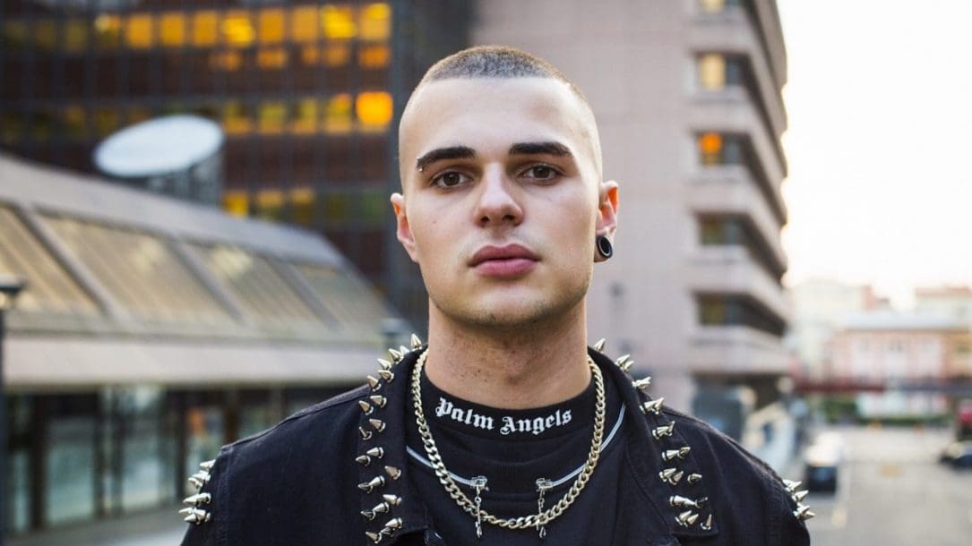 Il disco d'esordio di Nashley è RE∀L