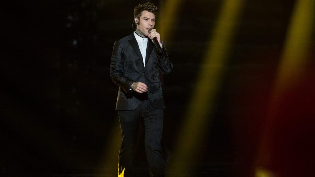 Per lanciare il suo nuovo disco Paranoia Airlines (in uscita il 25 gennaio 2019) Fedez ha coinvolto i suoi fan in un concorso. Ecco i dettagli