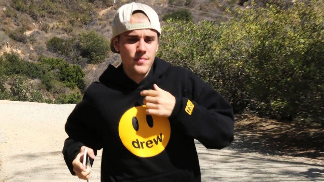 Justin Bieber ha lanciato Drew, la sua nuova linea di abbigliamento