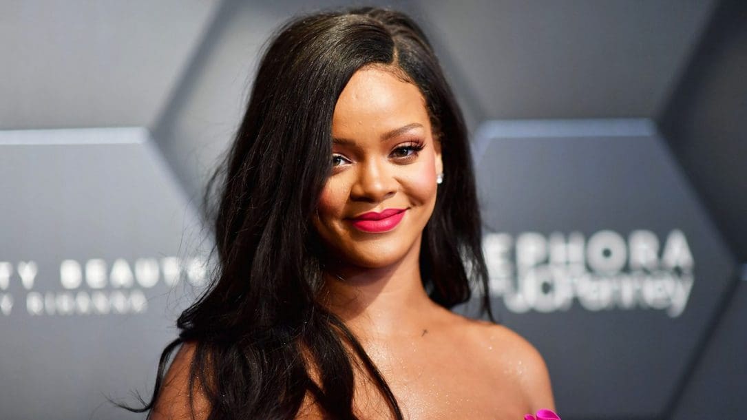 Rihanna è in studio di registrazione