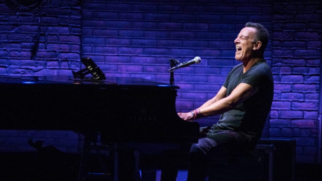 Bruce Springsteen si è esibito a sorpresa in uno show di New York di beneficienza