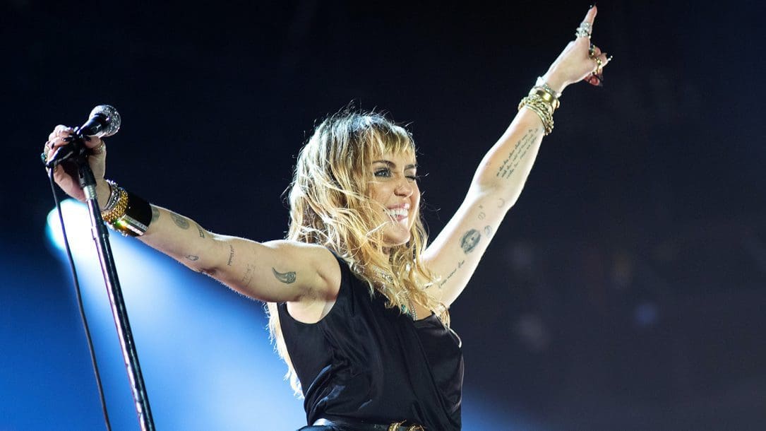 Ascolta qui She is Coming, il nuovo EP di Miley Cyrus