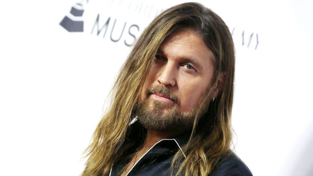 Old Town Road: Billy Ray Cyrus canta con Miley Cyrus e Mason Ramsey