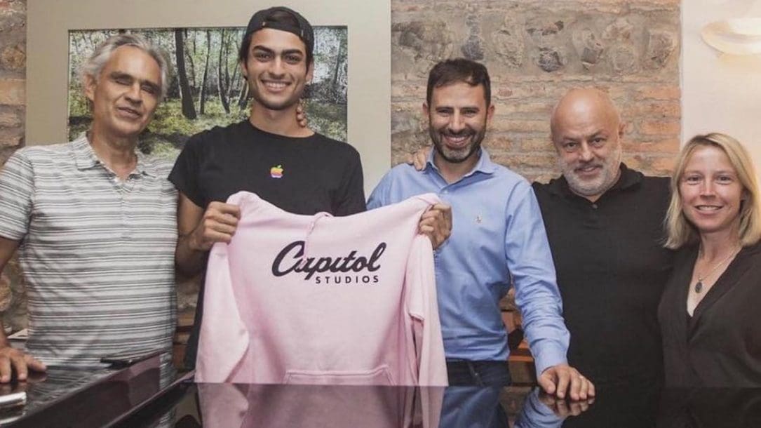 Matteo Bocelli ha firmato per l'etichetta internazionale Capitol Records