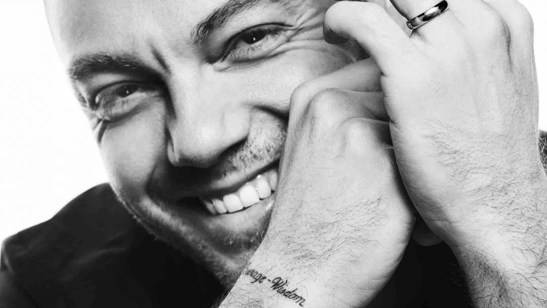 Accetto Miracoli: cosa ci racconta il nuovo manifesto di Tiziano Ferro