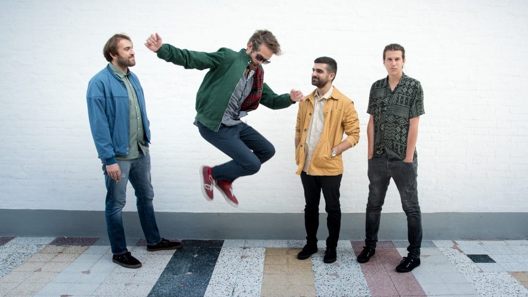Guarda in anteprima il videoclip di Busted Religions dei Clever Square