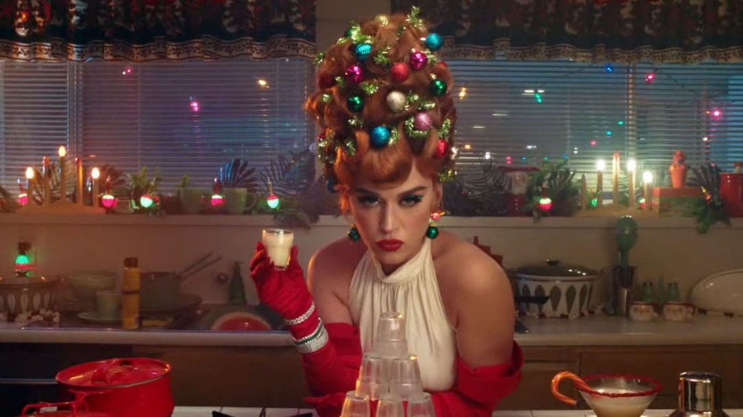 Katy Perry in mood natalizio: ecco il video di Cozy Little Christmas