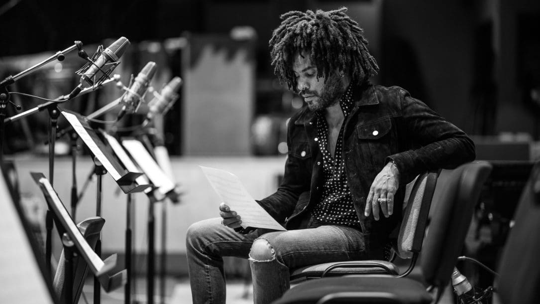 Lenny Kravitz celebra l’uguaglianza nel video di “Here to Love (#fightracism)”