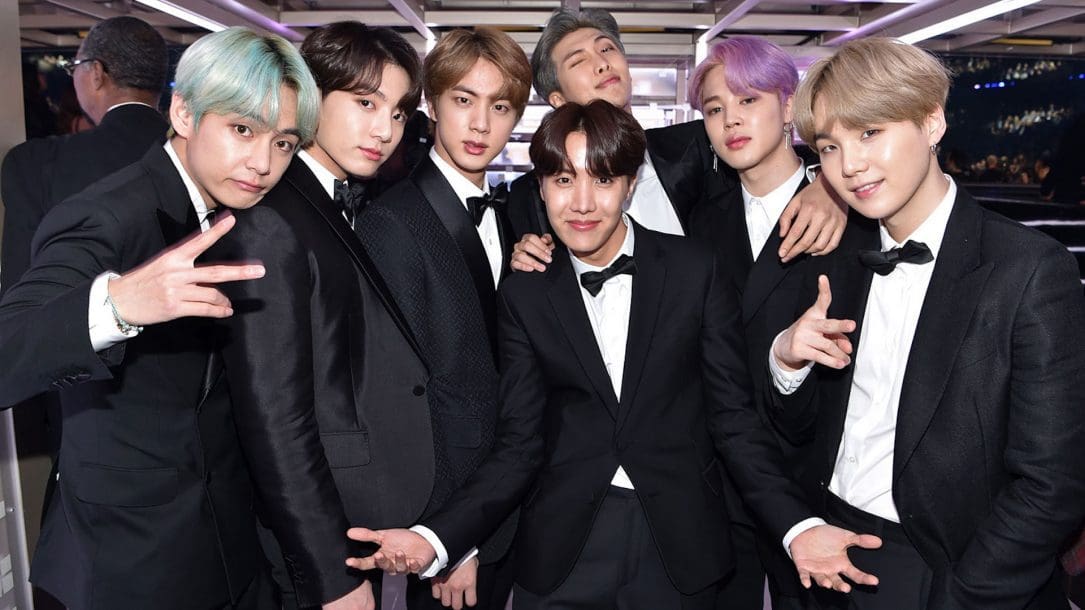 I BTS hanno presentato la loro Black Swan al Late Late Show: il video