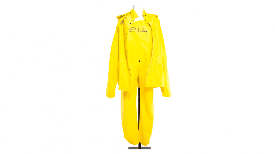 Volete portarvi a casa la tuta gialla di Billie Eilish?