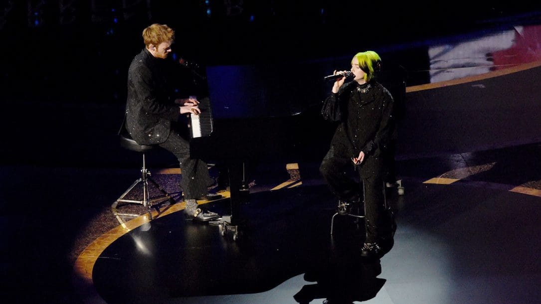 Billie Eilish e Finneas hanno cantato Yesterday dei Beatles agli Oscar