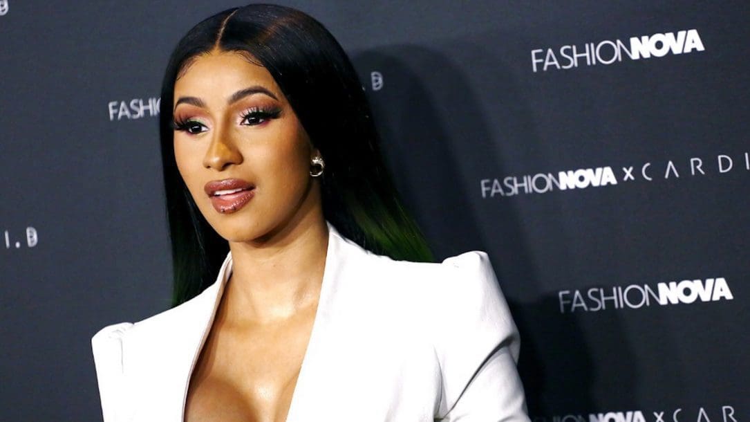 Cardi B intervista Bernie Sanders