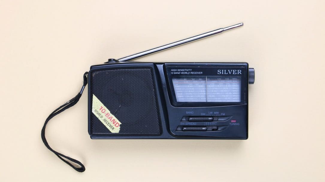radio - foto di Rayan Almuslem - Unsplash