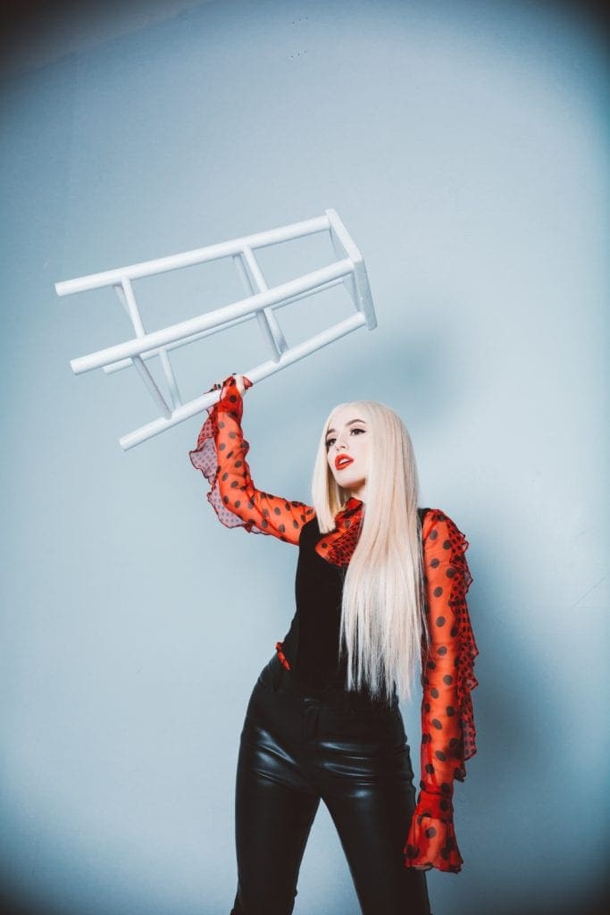 Ava Max - Heaven & Hell - 2 - foto di Lauren Dunn