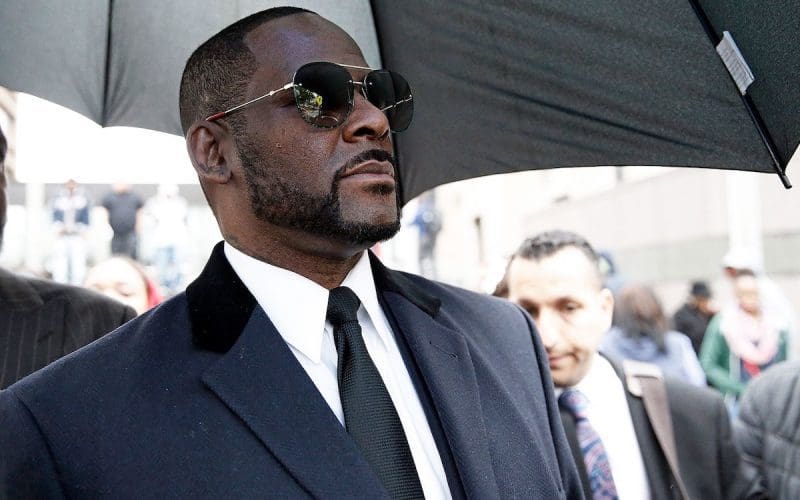R Kelly all'esterno della Leighton Courthouse di Chicago, il 7 maggio 2019. Nuccio DiNuzzo/Getty Images