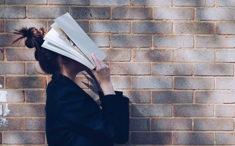 libri internazionali - foto di Siora Photography - Unsplash