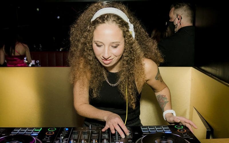 Rossella Essence Pioneer DJ