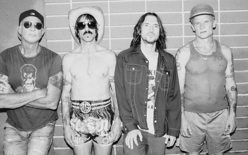 Red Hot Chili Peppers - Unlimited Love - 2