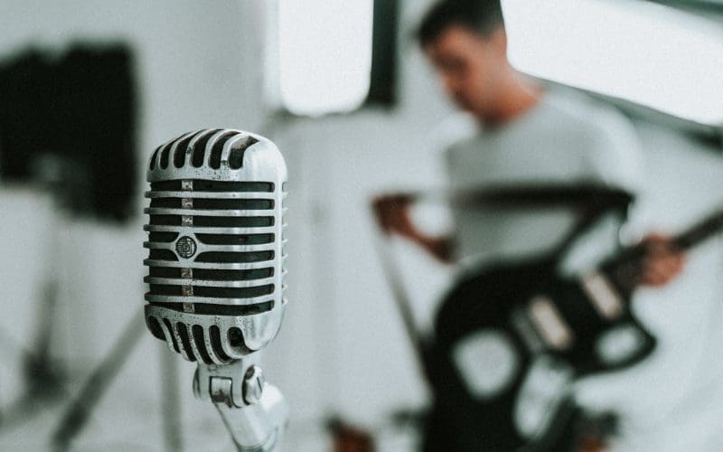 Music for Change - foto di Daniel Chekalov - Unsplash
