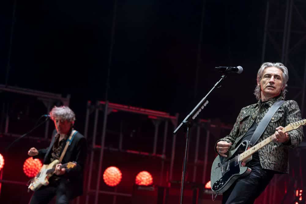 Ligabue e Federico Poggipollini (foto di Jarno Iotti)